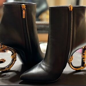 Dolce & Gabbana
Baroque DG 105mm 
Ankle Boots